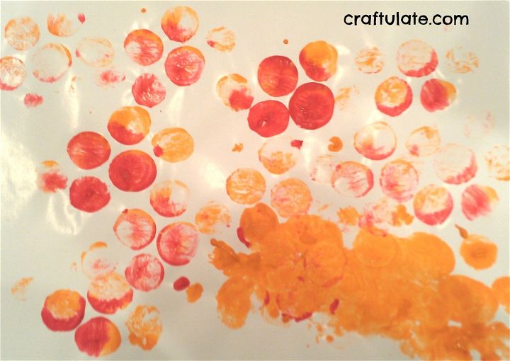 Craftulate: Toddler Painting with Bubble Wrap