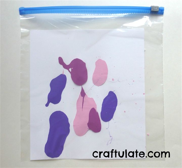 Mess Free Painting in a Bag - art technique for toddlers and young children