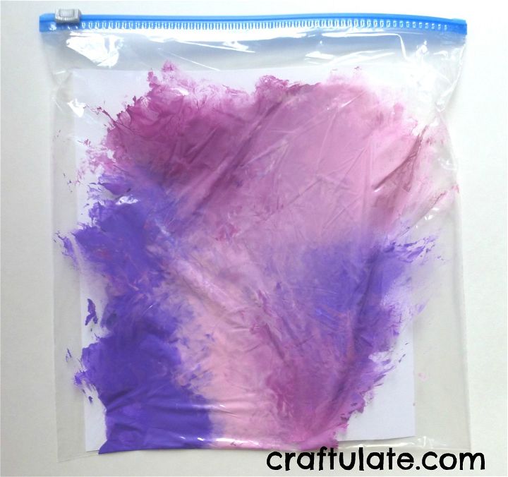 Mess Free Painting in a Bag - art technique for toddlers and young children