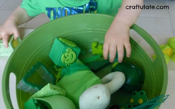 Green Crafts and Activities (Learning Colors with Brown Bear)