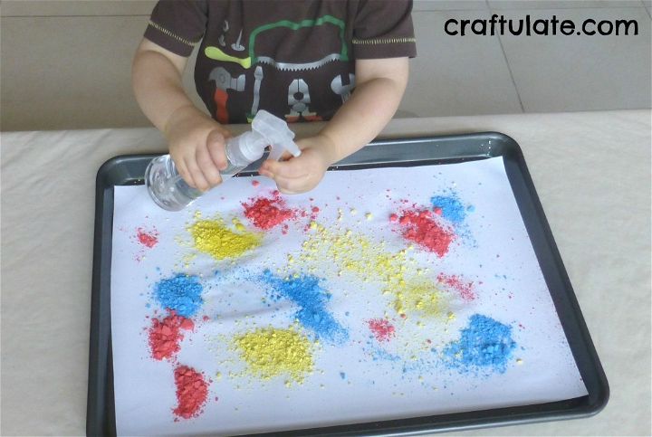 DIY Spray Chalk - Craft Create Cook