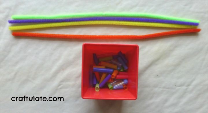 Craftulate: Pipe Cleaner and Straw Bracelets [Fine Motor Fridays]