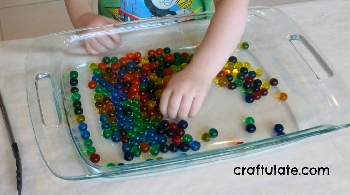 Craftulate: Colour Sorting with Water Beads [Fine Motor Fridays]