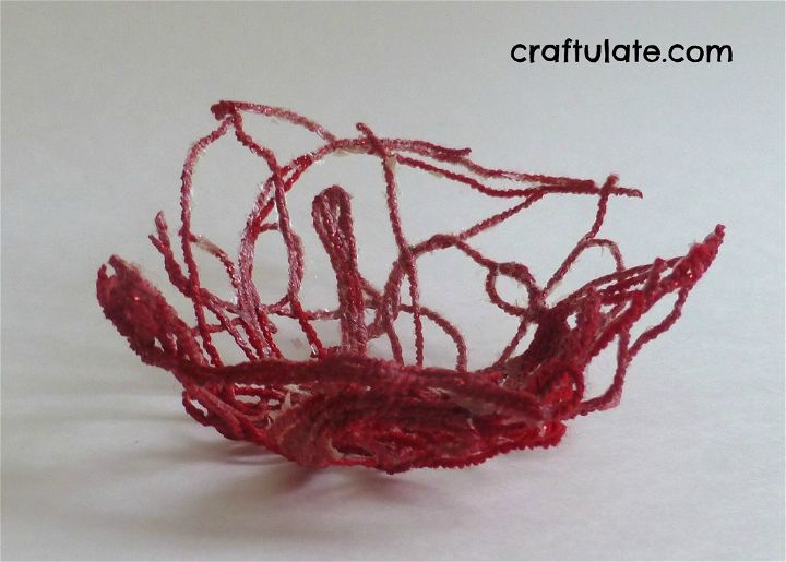 Craftulate: Festive Yarn Mache Bowl