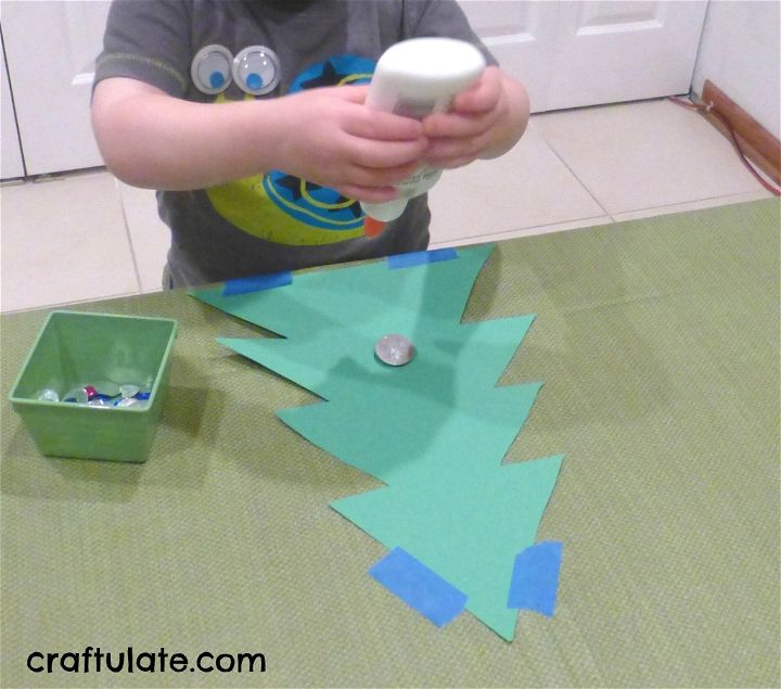 Toddler Christmas Tree Craft from Craftulate