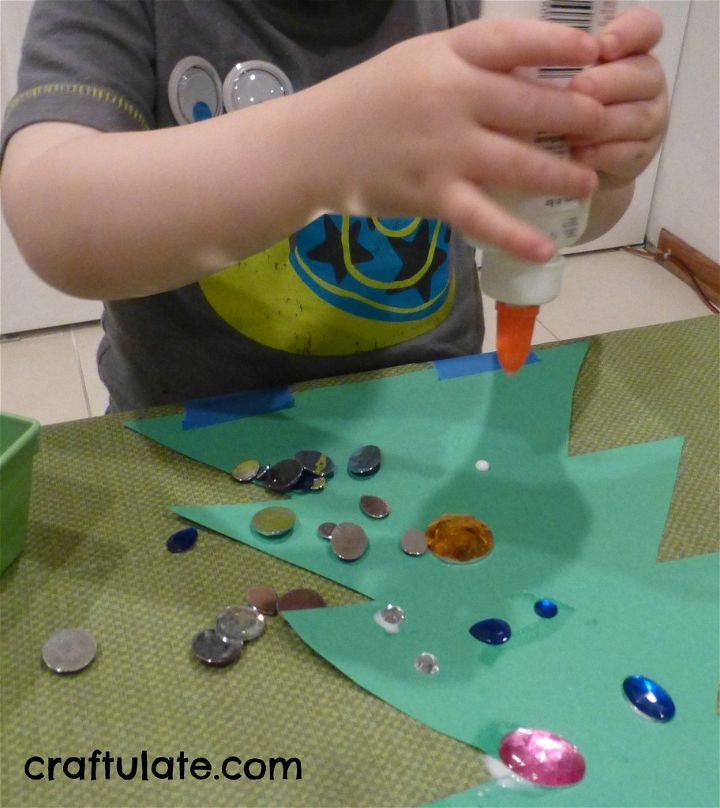 Toddler Christmas Tree Craft from Craftulate