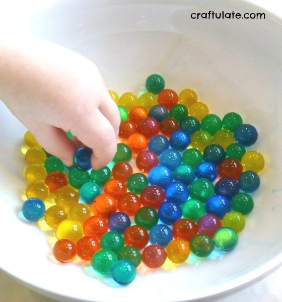 Colour Sorting with Water Beads - a fun fine motor activity for little ones!