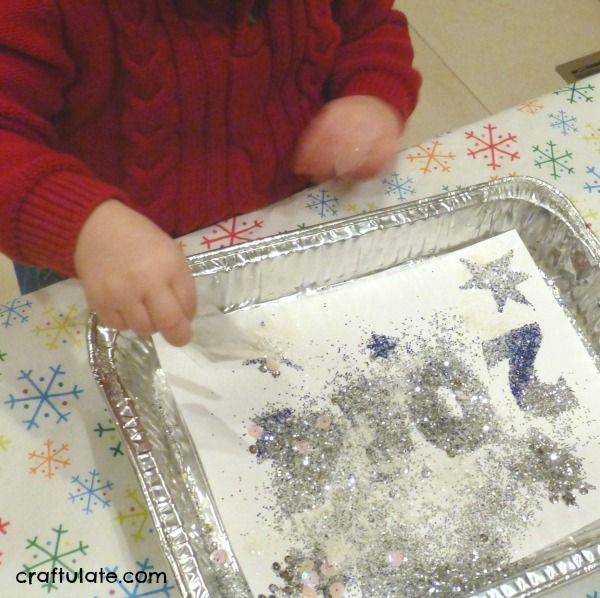 New Year Art for Toddlers - an easy and glittery art project!