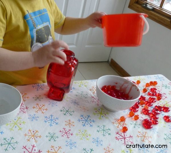 Valentines Fine Motor Play - transferring hearts and water beads with tongs!