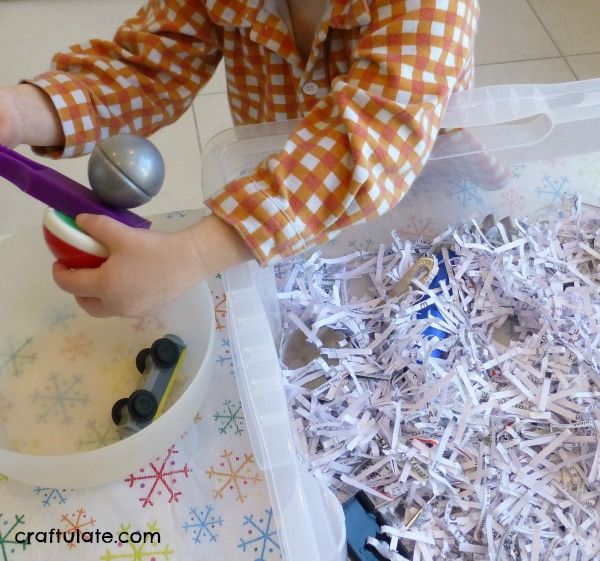 Magnet Discovery Bin - great for toddlers and preschoolers!