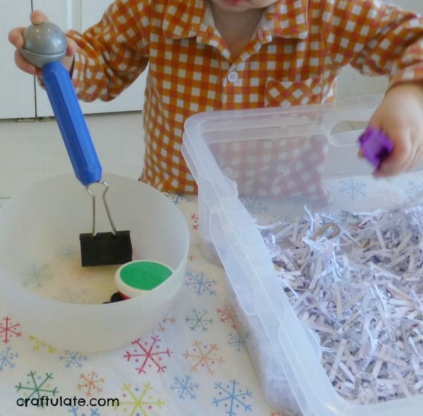 Magnet Discovery Bin - great for toddlers and preschoolers!