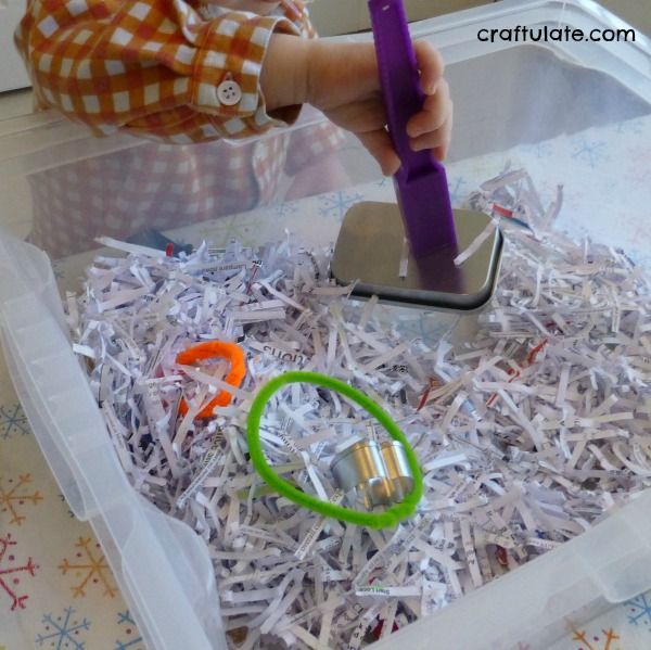 Magnet Discovery Bin - great for toddlers and preschoolers!