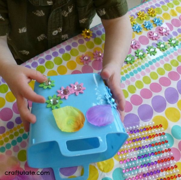 Easter Fine Motor Activity with Tongs - perfect for toddlers