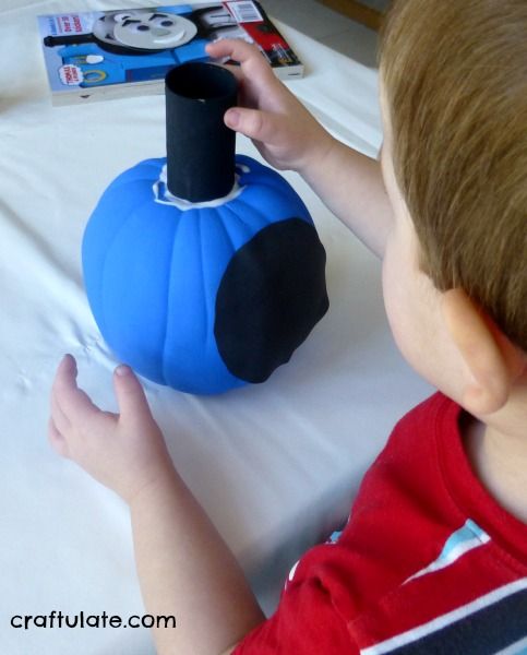 Thomas the Train Pumpkin Craft - a cute idea for train loving kids at Halloween