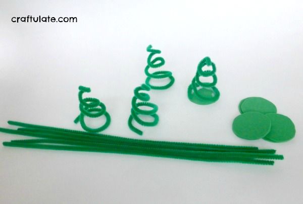 Pipe Cleaner Christmas Trees 