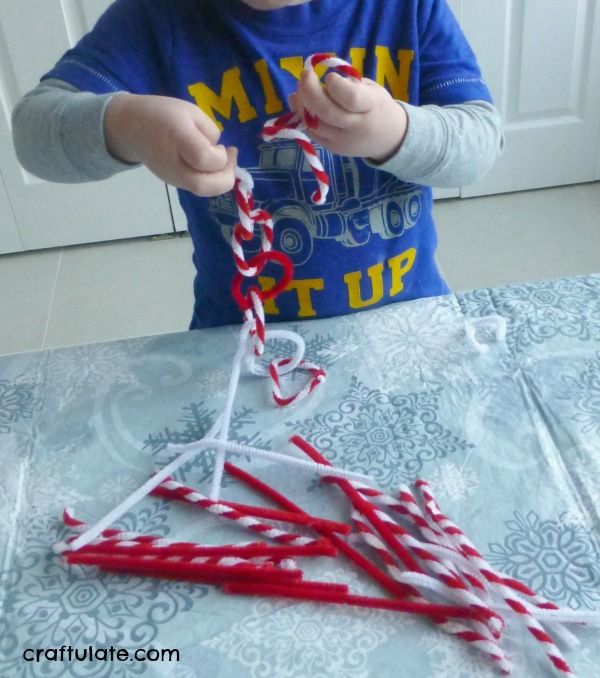 Candy Cane Pipe Cleaner Garland for kids to make