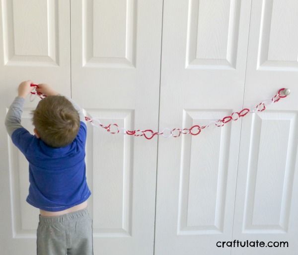 Candy Cane Pipe Cleaner Garland for kids to make