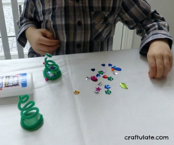 Pipe Cleaner Christmas Trees - Buzzmills