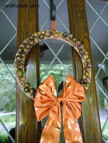 Acorn Wreath for Kids - a fun craft for fall!