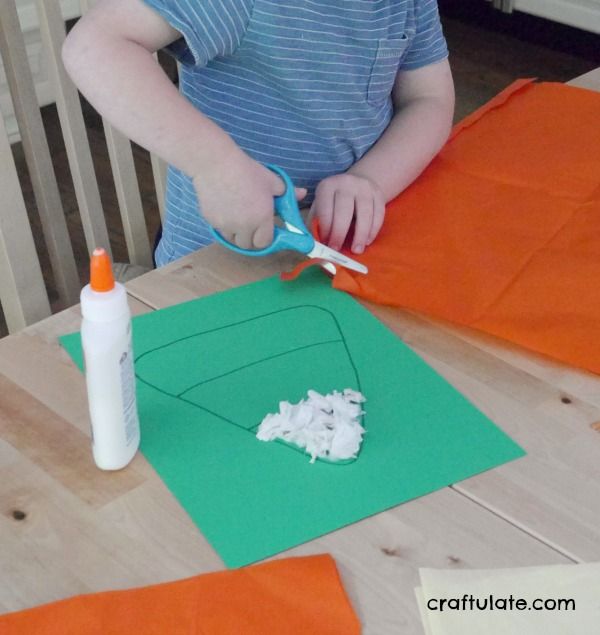 Easy Candy Corn Craft - a fun craft for Thanksgiving or Halloween parties!