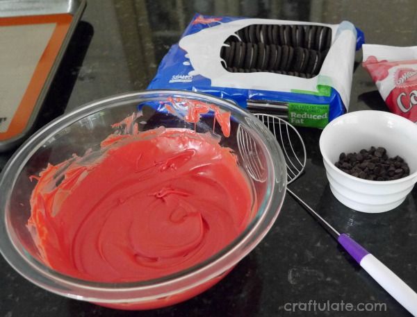 Ladybug Oreo Treats