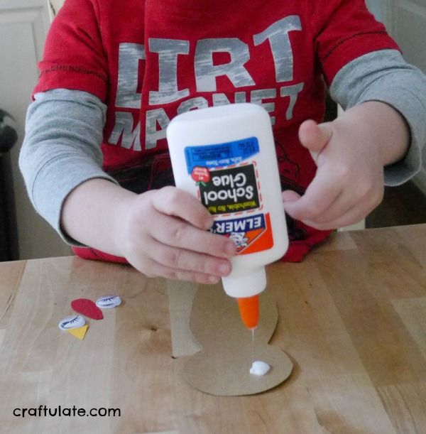 Paper Plate Turkey - a fun kids craft for Thanksgiving!