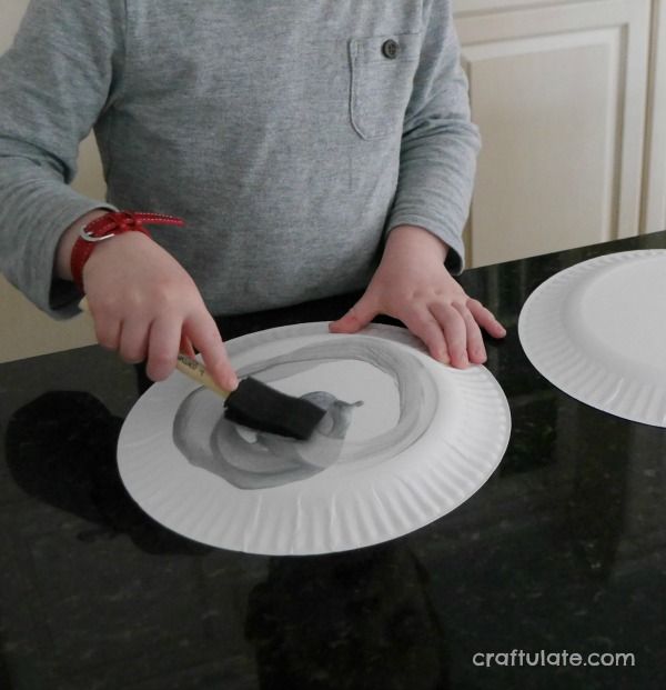 Paper Plate Alien Spaceship Craft - a fun craft for kids to make!