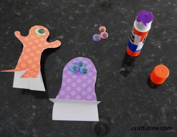 Paper Plate Alien Spaceship Craft - a fun craft for kids to make!