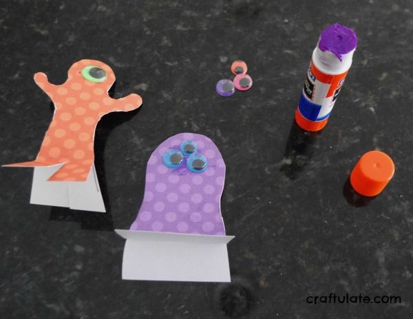 Paper Plate Alien Spaceship Craft - a fun craft for kids to make!