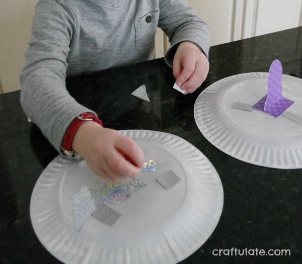 Paper Plate Alien Spaceship Craft - a fun craft for kids to make!