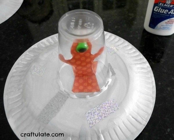 Paper Plate Alien Spaceship Craft - a fun craft for kids to make!