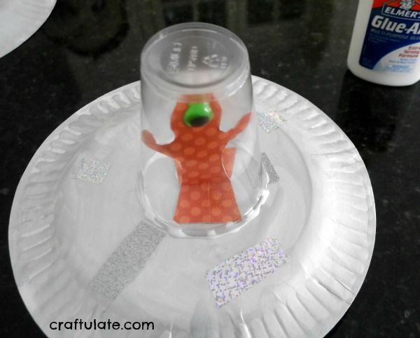 Paper Plate Alien Spaceship Craft - a fun craft for kids to make!