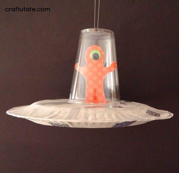 Paper Plate Alien Spaceship Craft - a fun craft for kids to make!