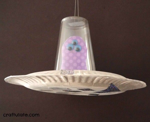 Paper Plate Alien Spaceship Craft - a fun craft for kids to make!