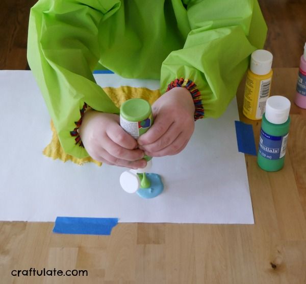 Child-Led Painting Process Art - let them get messy (and how to clean up afterwards!)