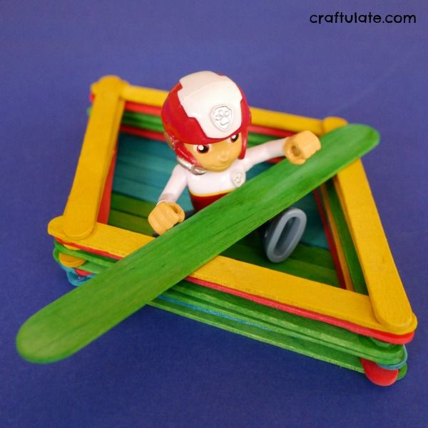 Craft Stick Kayak Craft - a fun craft for kids to make!