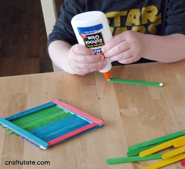 Craft Stick Kayak Craft - a fun craft for kids to make!