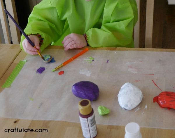 Sparkly Painted Rocks - a fun craft for kids to make!