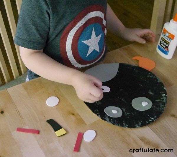 Angry Birds Paper Plates - a fun craft for kids to make!