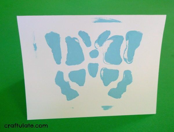 Easy Stencil Cards to make with Kids - such a fun way to make greeting cards!