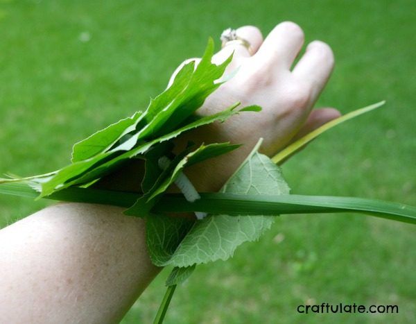 Leaf Bracelets - a really lovely way to celebrate nature with kids!