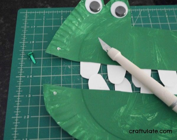 Paper Plate Alligator - a snappy fun craft project for kids