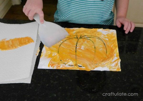 Marbled Pumpkin Art for Kids - a fun project for fall