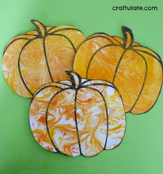 Marbled Pumpkin Art for Kids - a fun project for fall