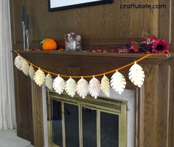 Marbled Leaf Garland - a pretty decoration for kids to make this fall!