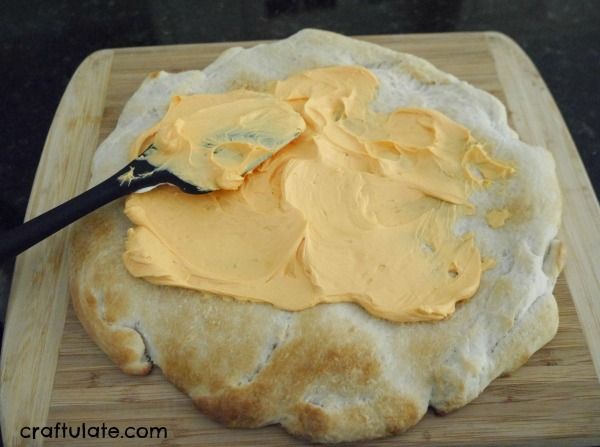 Sweet Halloween Pizza for Kids - a dessert or snack for kids to make and enjoy!