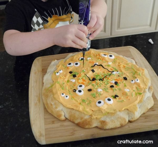 Sweet Halloween Pizza for Kids - a dessert or snack for kids to make and enjoy!