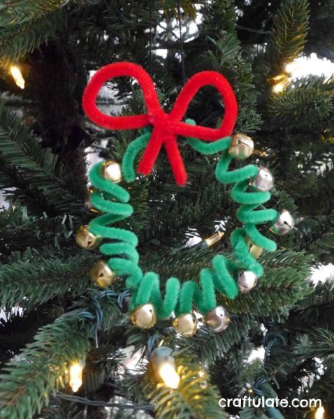 Pipe Cleaner Wreath Ornaments - kids will love making these jingle bell wreaths!