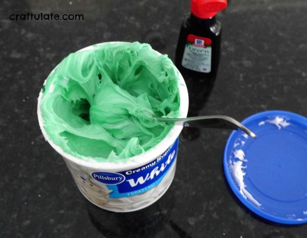 Sugar Cone Christmas Trees - a fun treat for the kids to decorate!