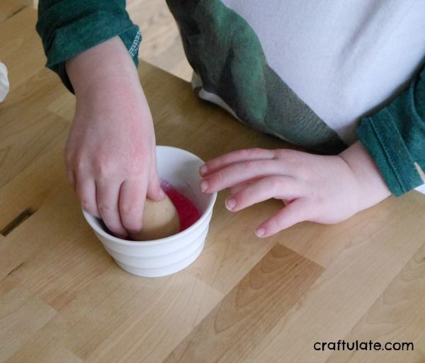 Glitter Egg Craft - a fun activity for kids this Easter!